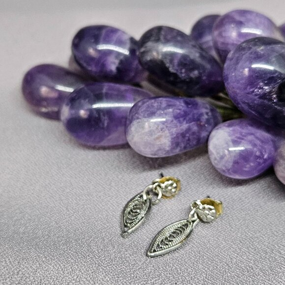 Silver Tone Marque shape, Swirled Earrings, flower post, Vintage (90s) - 1" - Picture 3 of 5